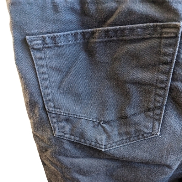 Vans men's grey denim shorts size 31.  22" length shorts.  Great condition - Picture 7 of 7